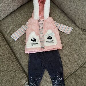 NWOT 6-9 m. Baby girl 3 piece outfit. So adorable